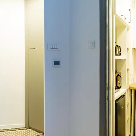 Nomad In The Centre * בוקרשט