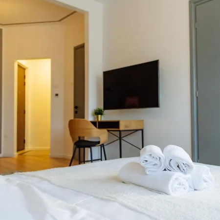 Nomad In The Centre * Βουκουρέστι