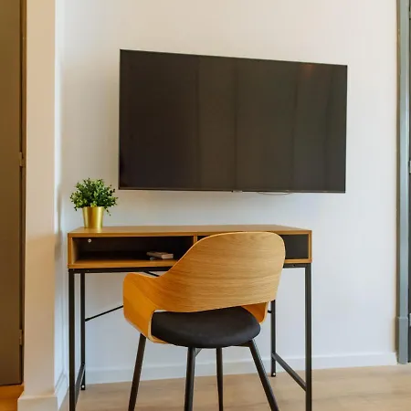 Nomad In The Centre * בוקרשט