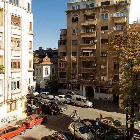 Nomad In The Centre *