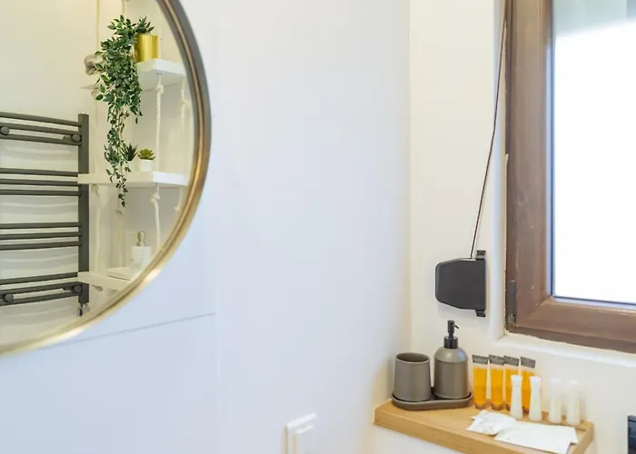 Nomad In The Centre *