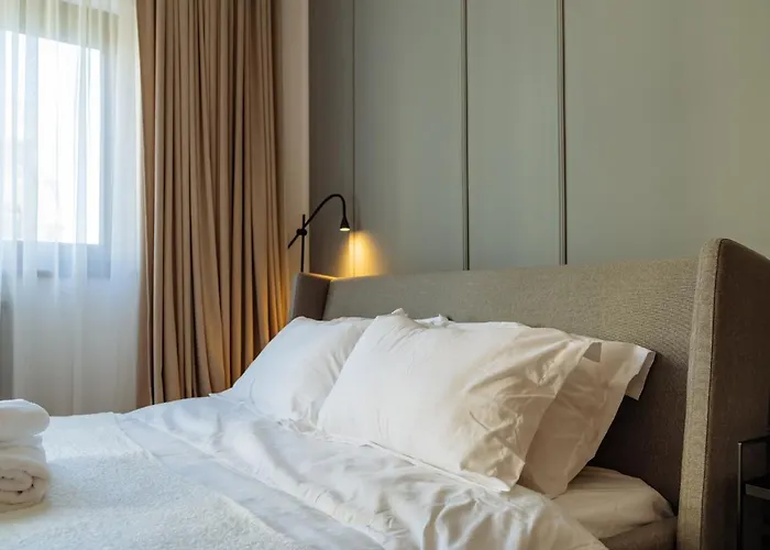 Nomad In The Centre بوخارست