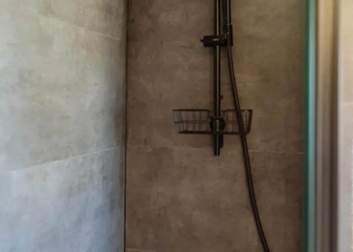 Nomad In The Centre *