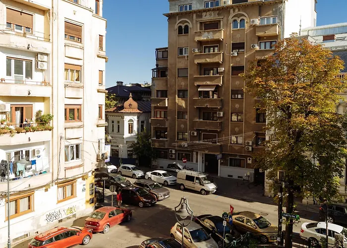 Nomad In The Centre *